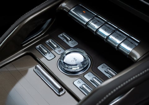 A crystal-inspired volume knob is shown in the center floor console of a 2024 Lincoln Nautilus® SUV. | Irwin Lincoln in Freehold NJ